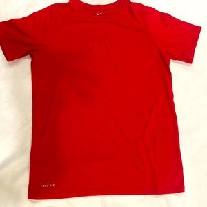 BOYS NIKE AIR RED TEE size L